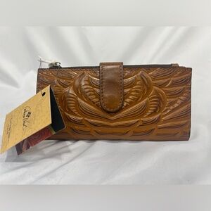 NWT Patricia Nash Small Leather Goods bifold wallet